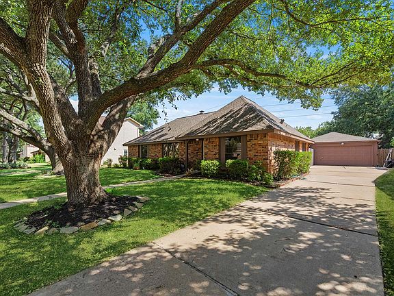 2nd image of 15731 Mesa Gardens Dr
