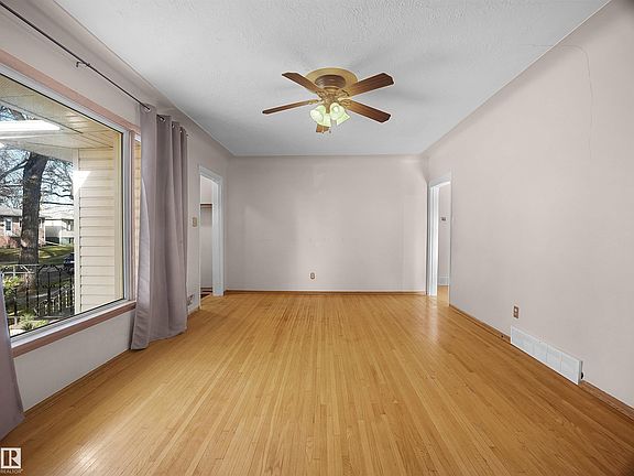 4th image of 12407 96th St NW