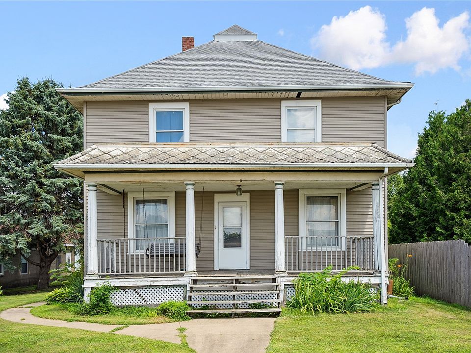 1st image of 614 Main St