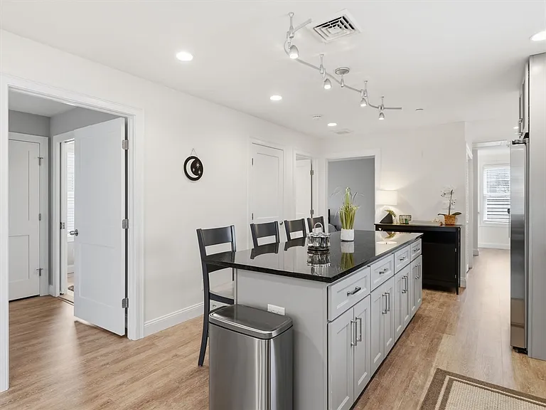 149 Pleasant St #2 — Photo 6
