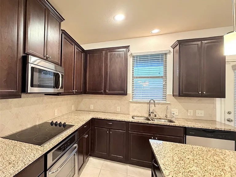 305 Rustic Oak Ln — Photo 6