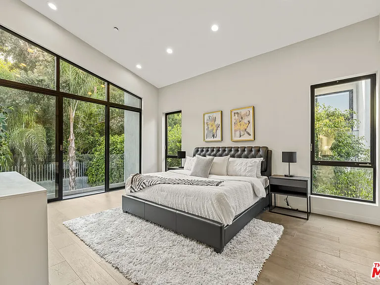 1847 Coldwater Canyon Dr — Photo 14