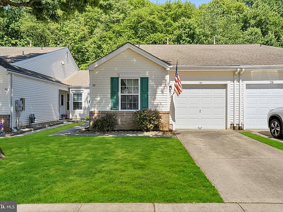 5th image of 40 Peppergrass Dr N