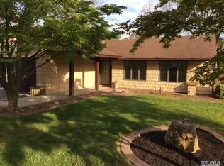 8 Haiti Ln, Coram, NY 11727