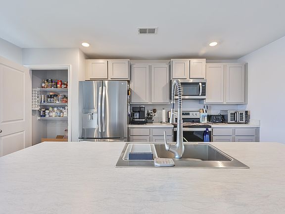 4th image of 208 Golden Bear Circle