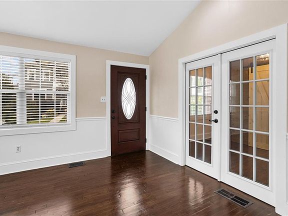 4th image of 3268 Mae Ave NE