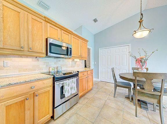 2nd image of 1653 Laramie Cir