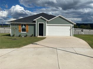 1040 Rently St, Prairie Grove, AR 72753