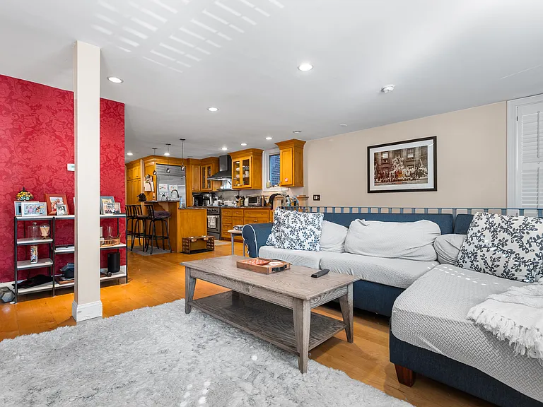 253 Bunker Hill St — Photo 3