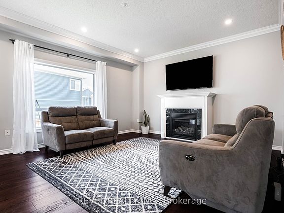4th image of 401 Tansley St