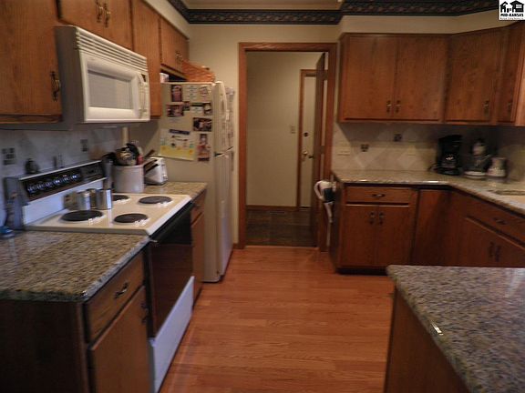 5th image of 2002 Landon St