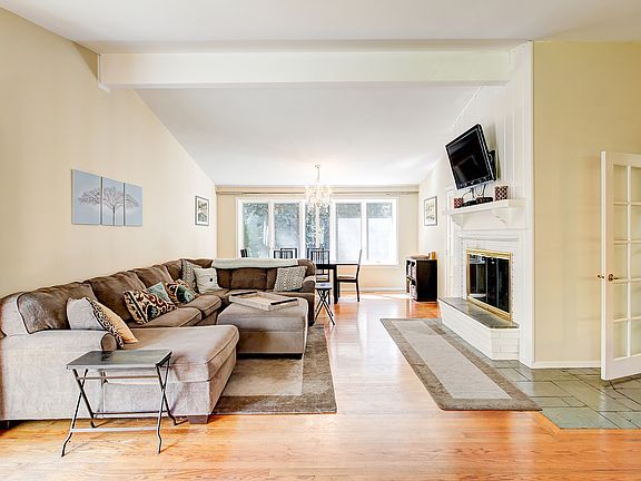 5th image of 18431 Ballinger Way NE