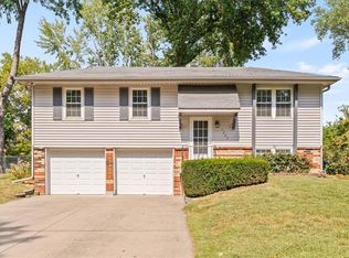 1200 NW Golfview Dr, Grain Valley, MO 64029