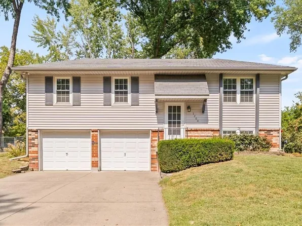 1200 NW Golfview Dr, Grain Valley, MO 64029