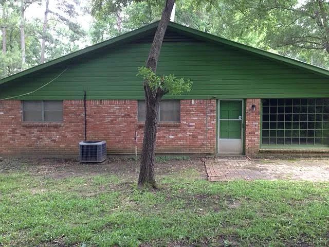 3 bed, 1.5 bath, 1727 sqft, $1,100 — Photo 2