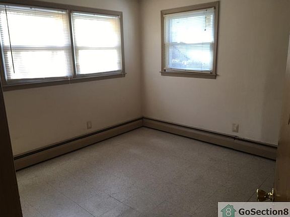 3rd image of 58 Balsam Ave