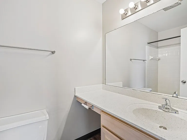 Regency Place Apartments — Photo 21