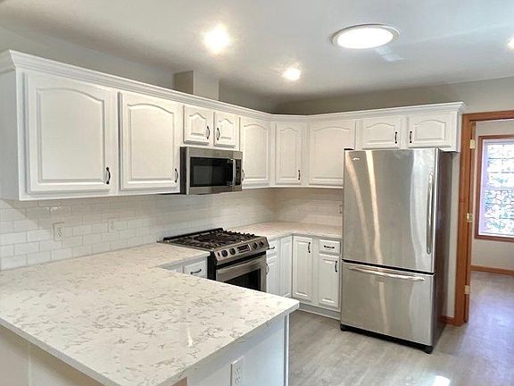 3rd image of 200 Wildwood Dr