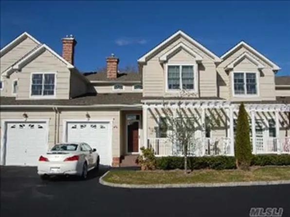 21 Daniels Way, Bay Shore, NY 11706