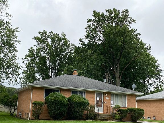 3rd image of 27470 Forestview Ave