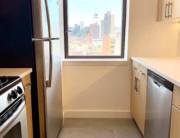 520 W 43rd St #32E — Photo 3
