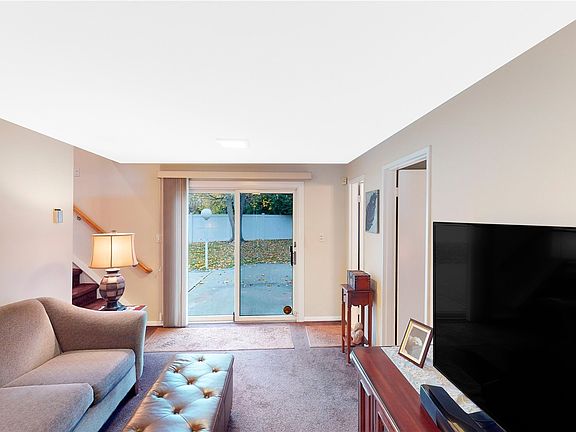 5th image of 1282 Lois Ln