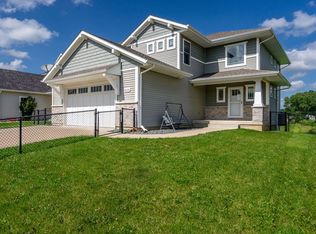 6131 Lillie Ave, Davenport, IA 52806