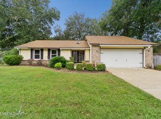 1658 Ponderosa Pine Dr E, Jacksonville, FL 32225