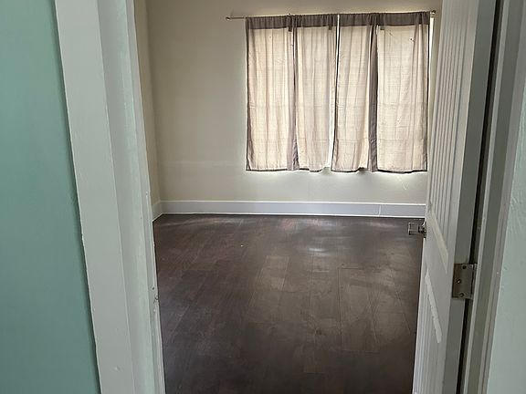 2nd image of 1000 Elmwood Ave