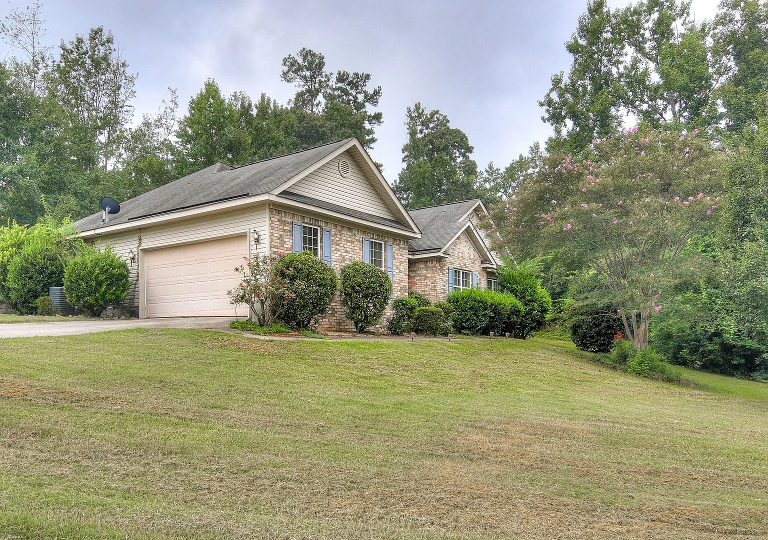3 Bedroom 2 Bathroom Home in Grovetown — Photo 3