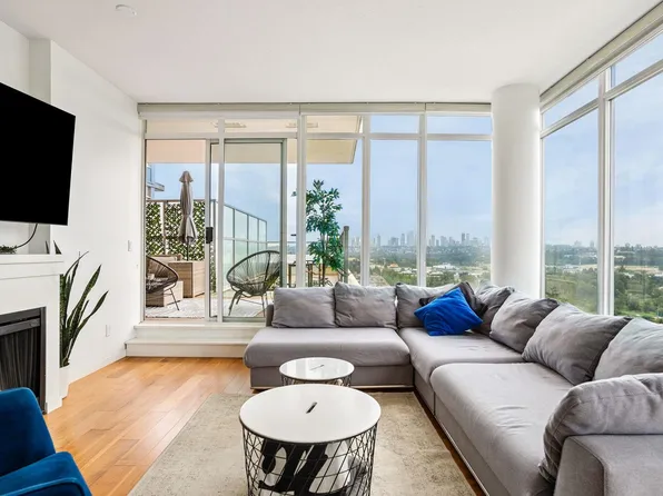 2133 Douglas Rd #3101, Burnaby, BC V5C 0E9