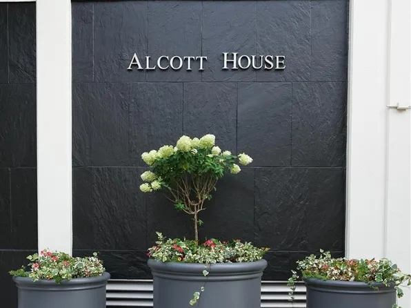 (undisclosed Address), Chicago, IL 60610