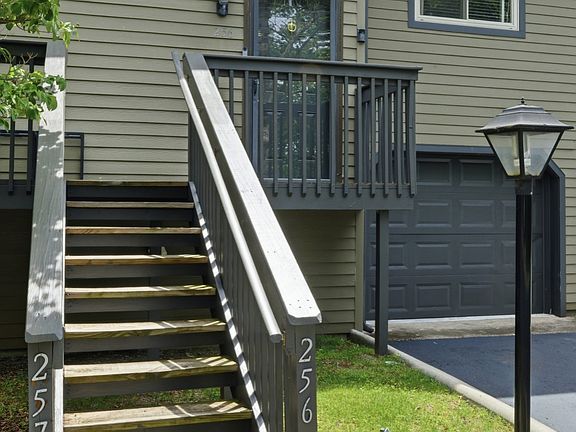 2nd image of 256 Summit Ridge Dr