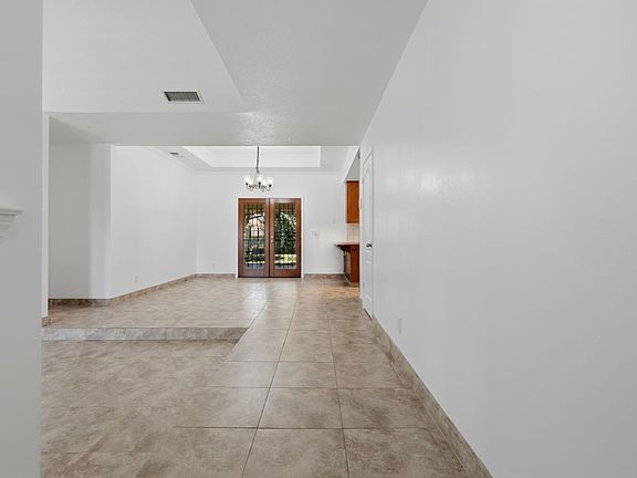 5th image of 636 E Mesa Avenue