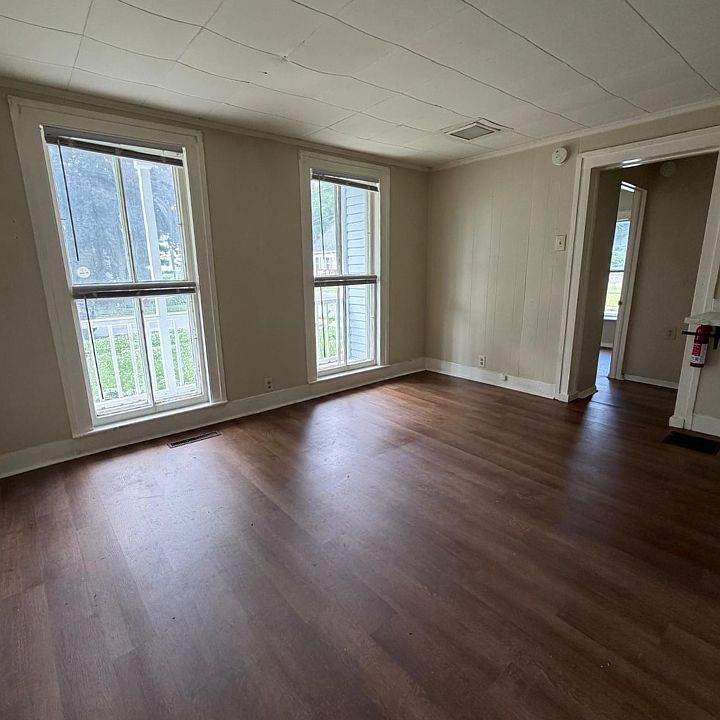 1st image of 26 Mechanic St APT 1