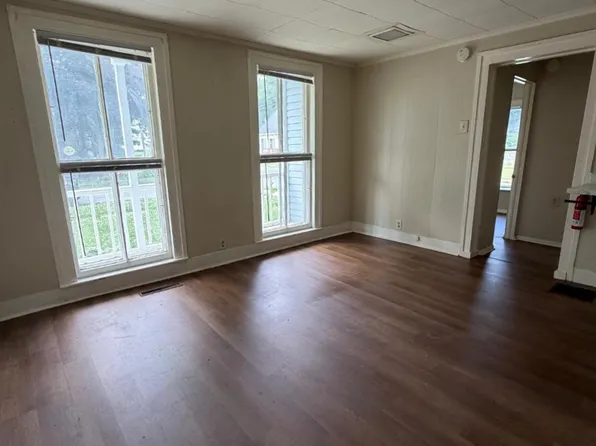 26 Mechanic St APT 1, Phoenix, NY 13135