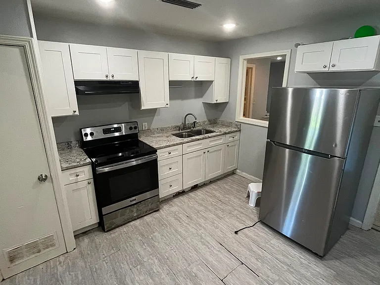 5305 Wood St — Photo 9