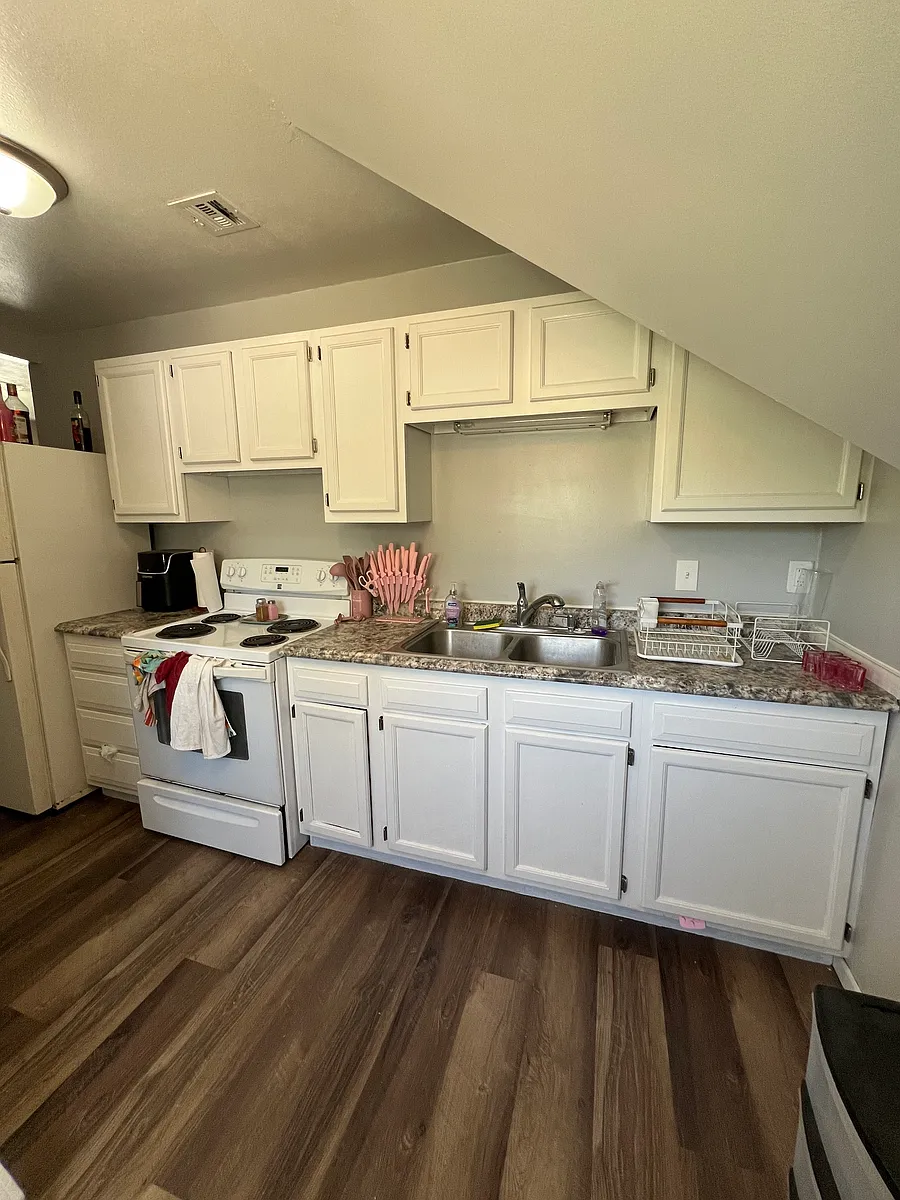 Building Photo - 1009 S Kansas Ave #301