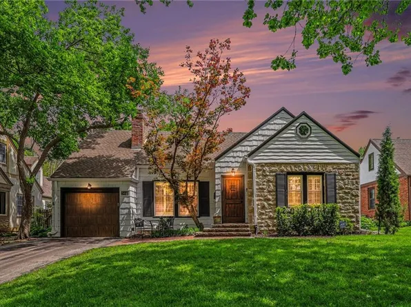 5441 Aberdeen Rd, Fairway, KS 66205