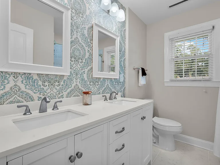 510 Center Dr E — Photo 11