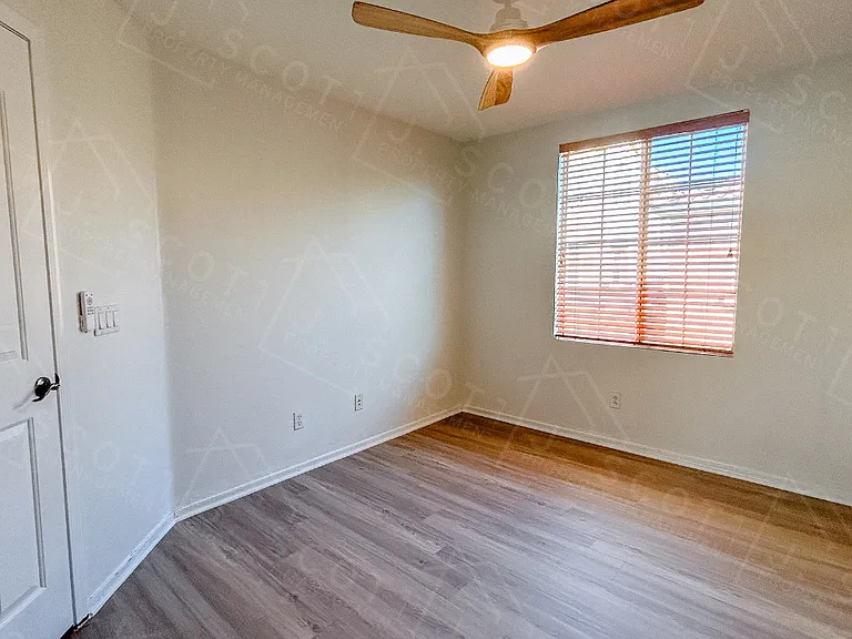 746 N Laguna Dr — Photo 9