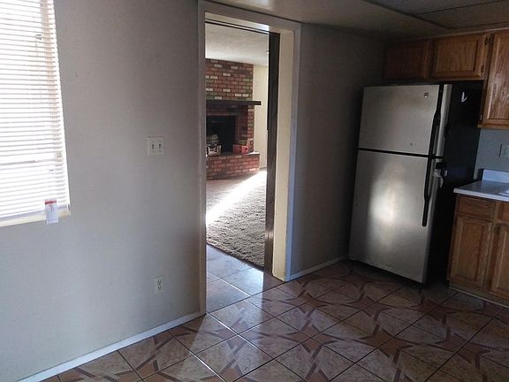 4th image of 2215 W Columbine Dr
