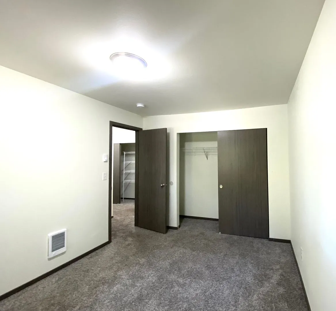 Clover Creek Apartments — Photo 3