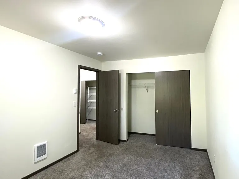 Clover Creek Apartments — Photo 3