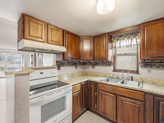 4th image of 821 N Cliff Ave