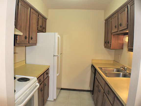 2nd image of N114W15680 Sylvan Cir APT 3