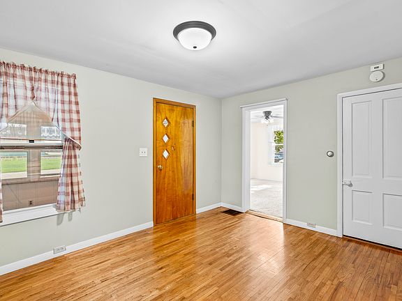 5th image of 100 Burlington St