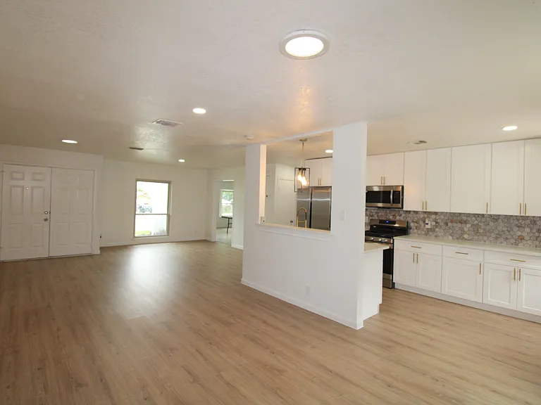3807 Briarhaven St — Photo 3