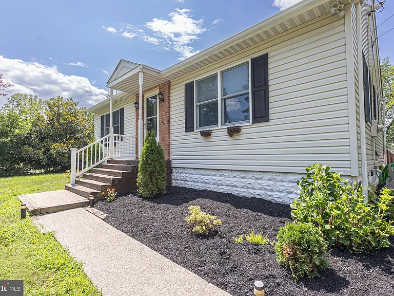 125 Richardson Rd — Photo 44