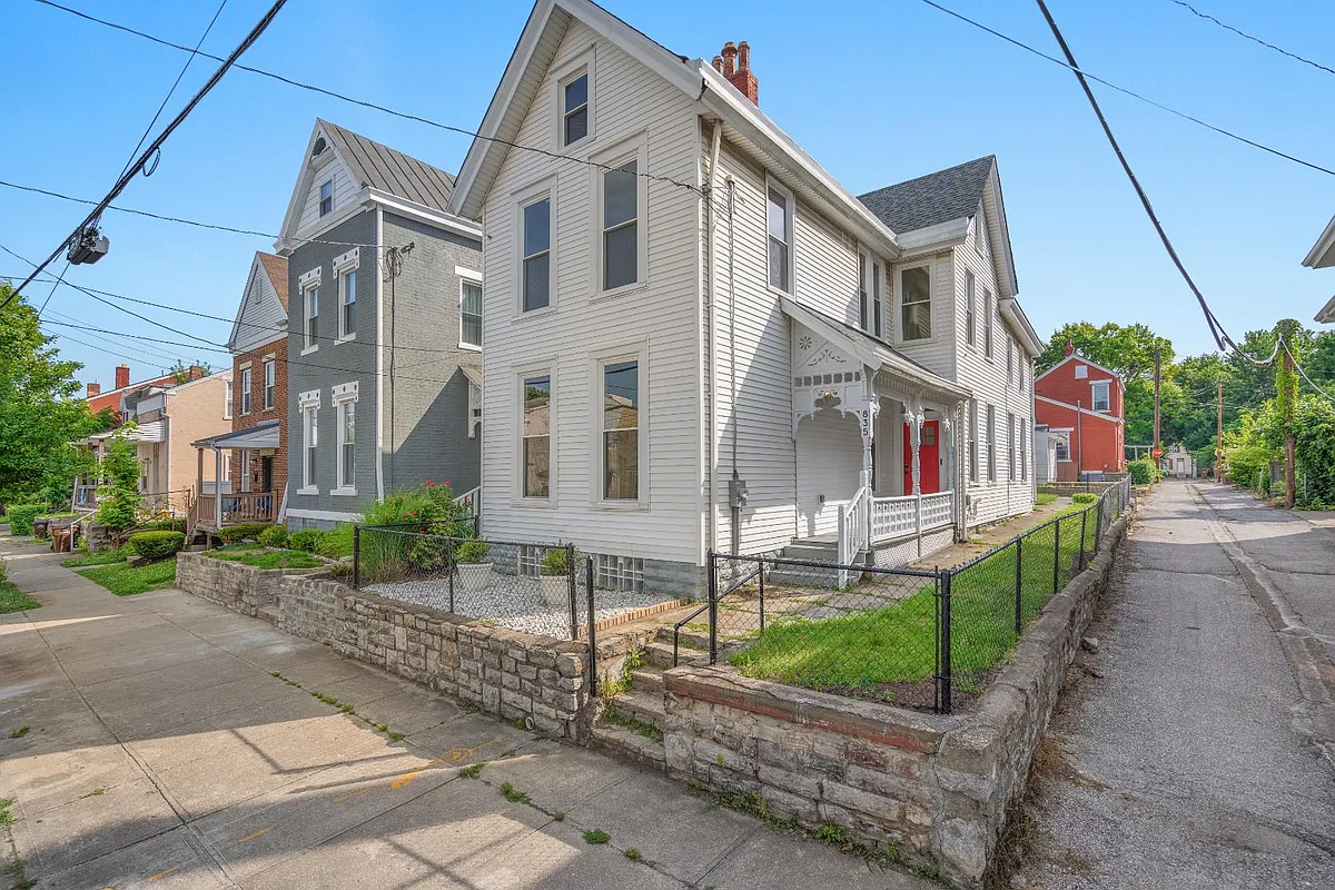 Property Photo - 835 Isabella St